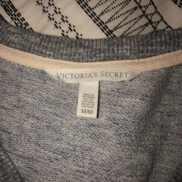 Victoria’a Secret Sweater - Picture 4 of 4
